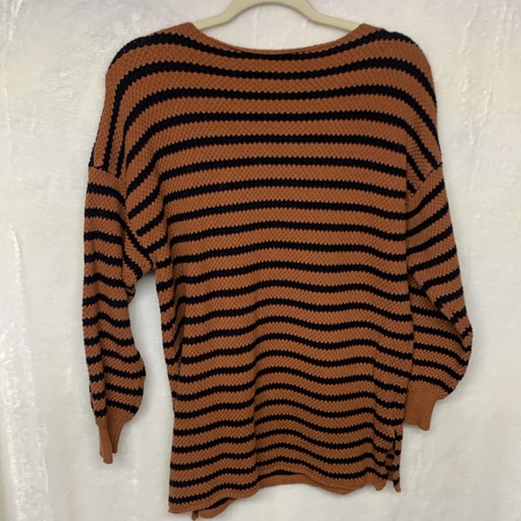 Women’s Striped Sweater Size Medium - Picture 8 of 8